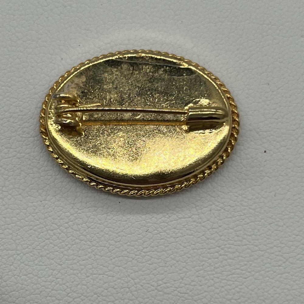 Sold‎ - Picture 2 of 4